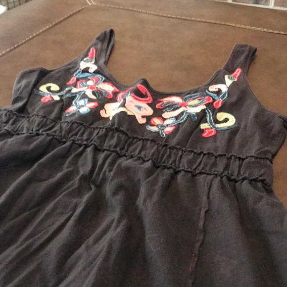 Brown tank top with pretty pattern on the front - Picture 2 of 4